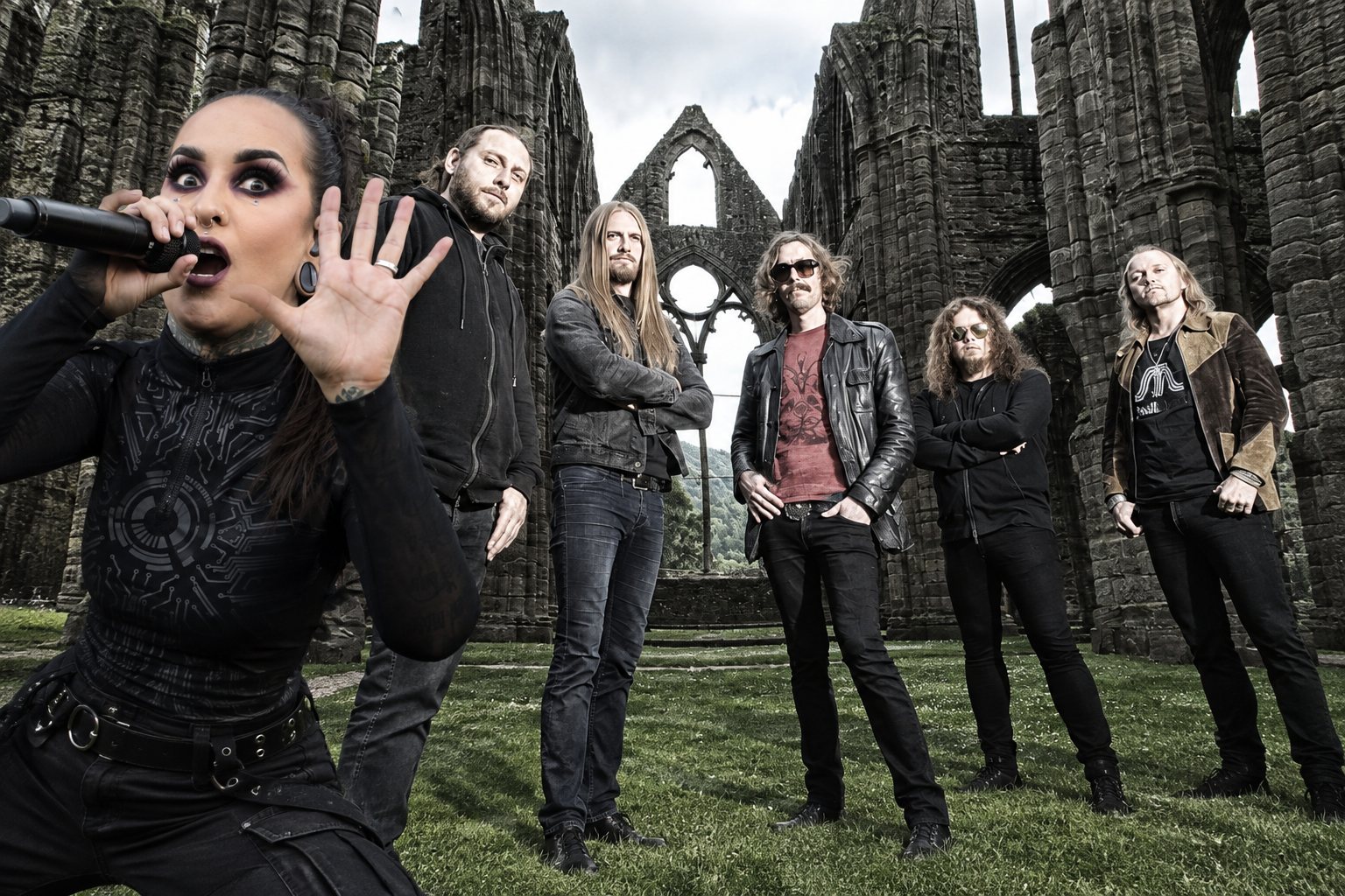 Tatiana Shmailyuk performing with Jinjer, portrait of vocalist on stage